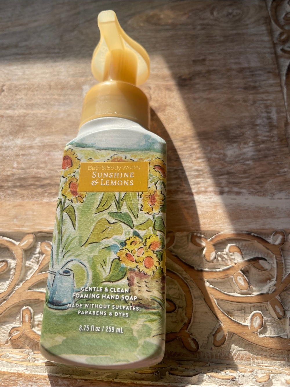 Bath & Body Works Sunshine & Lemons Gentle Foaming Hand Soap - Yellow & Green